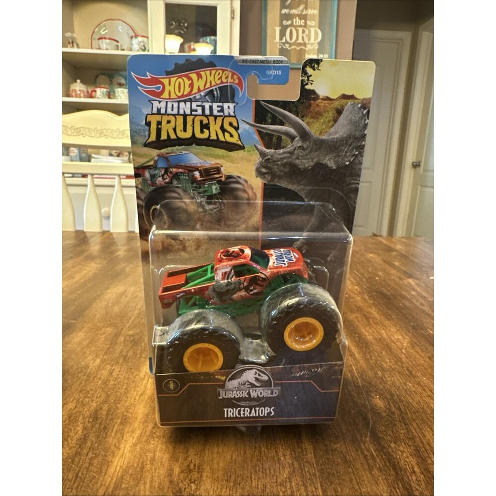Hot Wheels Monster Trucks Jurassic World Triceratops Diecast 1:64 Green Red
